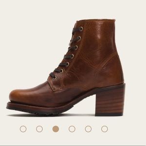 Stunning Frye NWOT 7.5 Sabrina 6G Lace-Up Boot